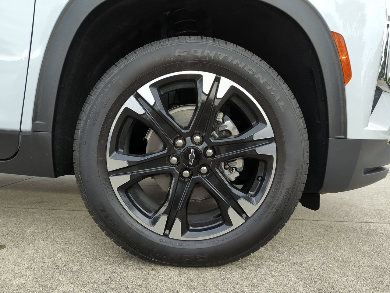 New 2027 Chevrolet Traverse LT w/ Sun and Wheel Package FWD image 26