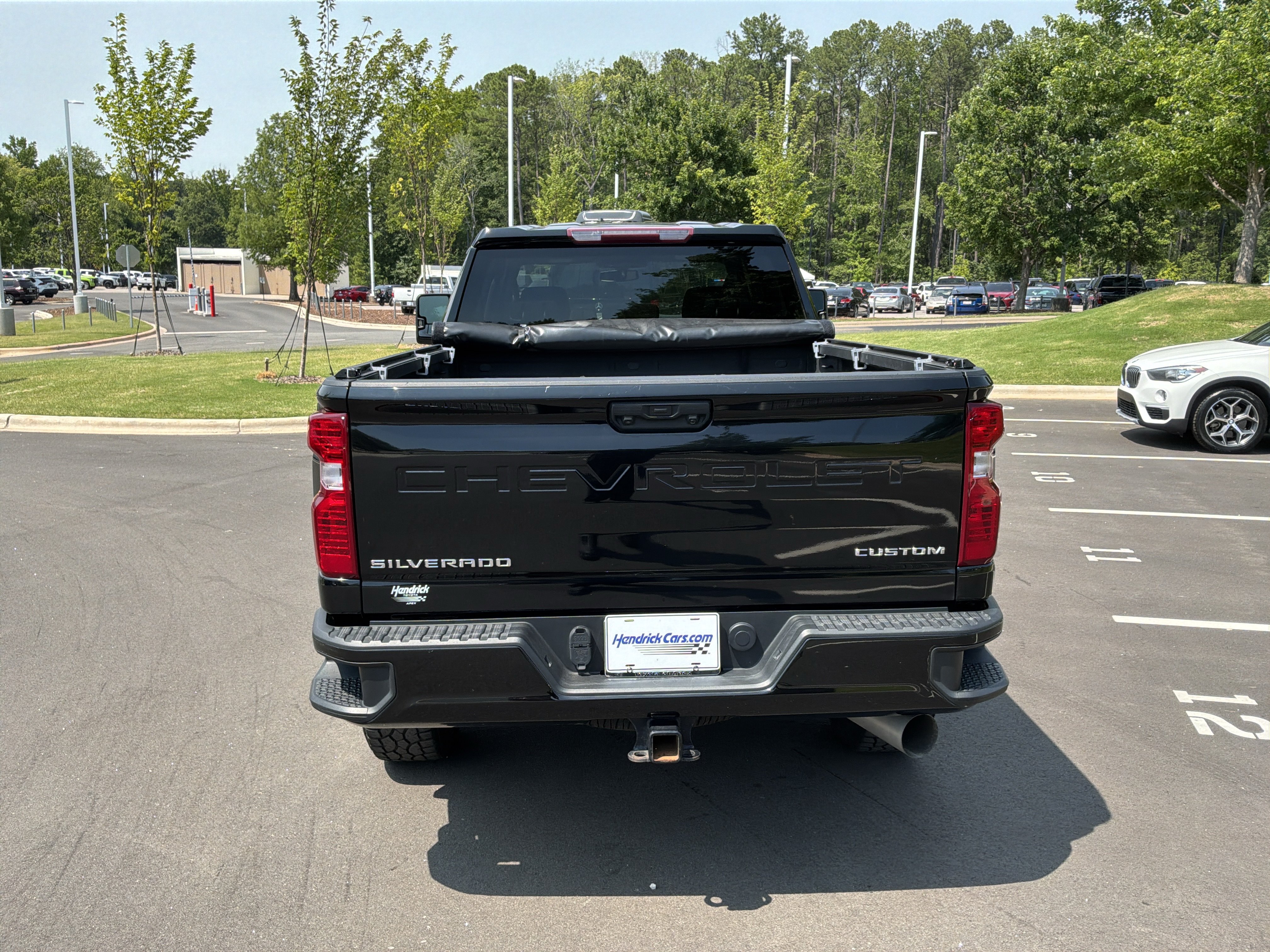 Used 2022 Chevrolet Silverado 2500 Custom w/ Custom Value Package AWD/4WD image 9