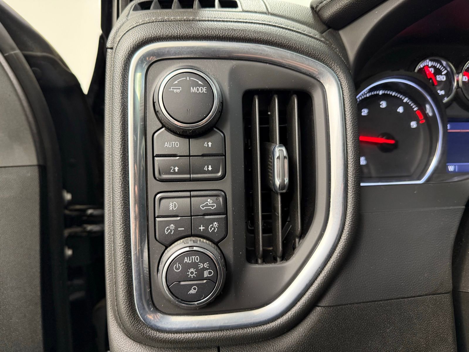 Used 2021 Chevrolet Silverado 2500 LTZ w/ LTZ Plus Package image 18