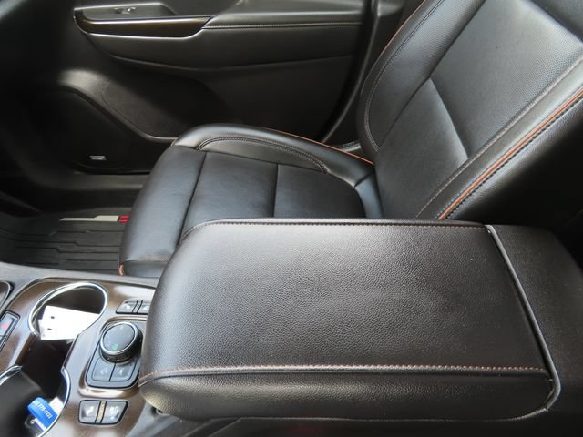 Used 2023 GMC Acadia AT4 w/ Technology Package AWD/4WD image 39