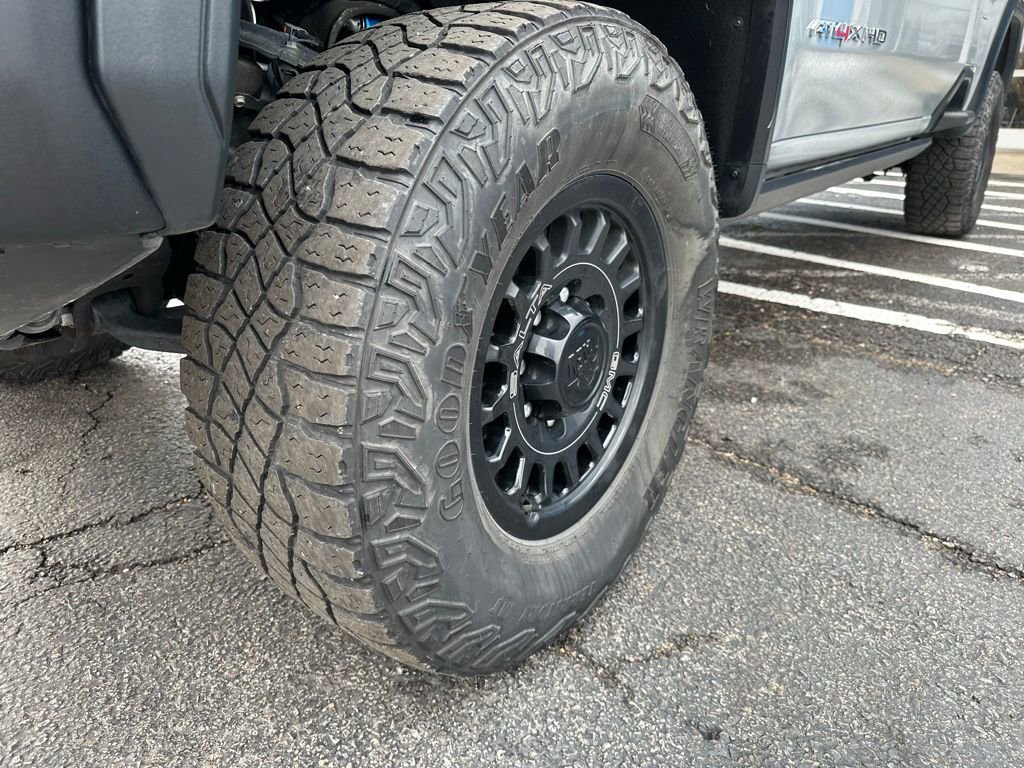 Used 2024 GMC Sierra 2500 AT4X w/ AT4X AEV Edition image 9