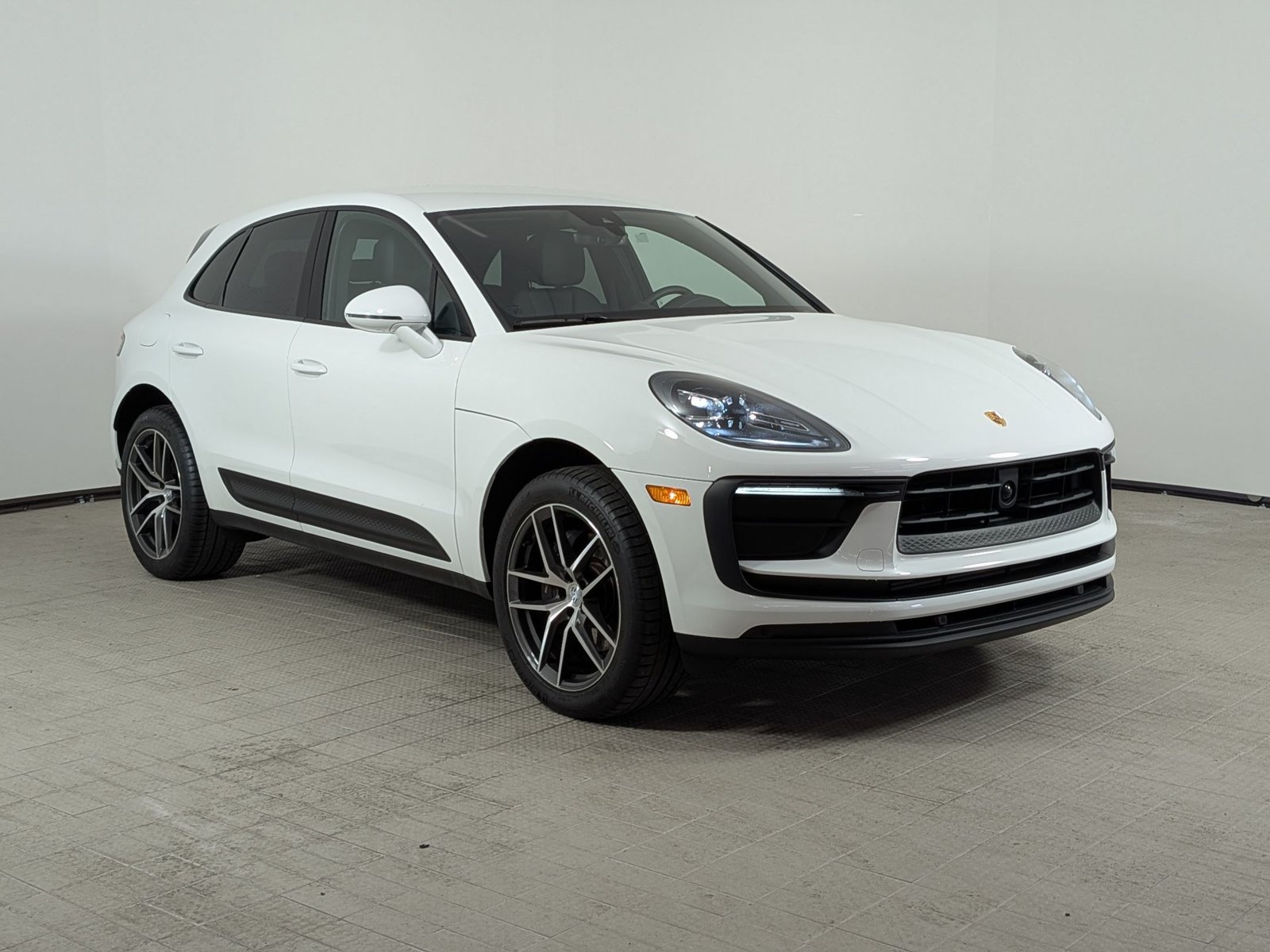 Certified 2025 Porsche Macan Turbo AWD/4WD image 7