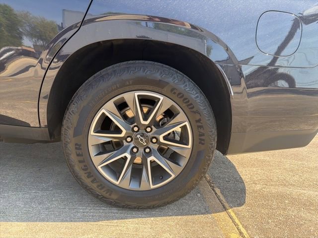 Used 2024 Chevrolet Tahoe Z71 w/ Z71 Off-Road Package image 12