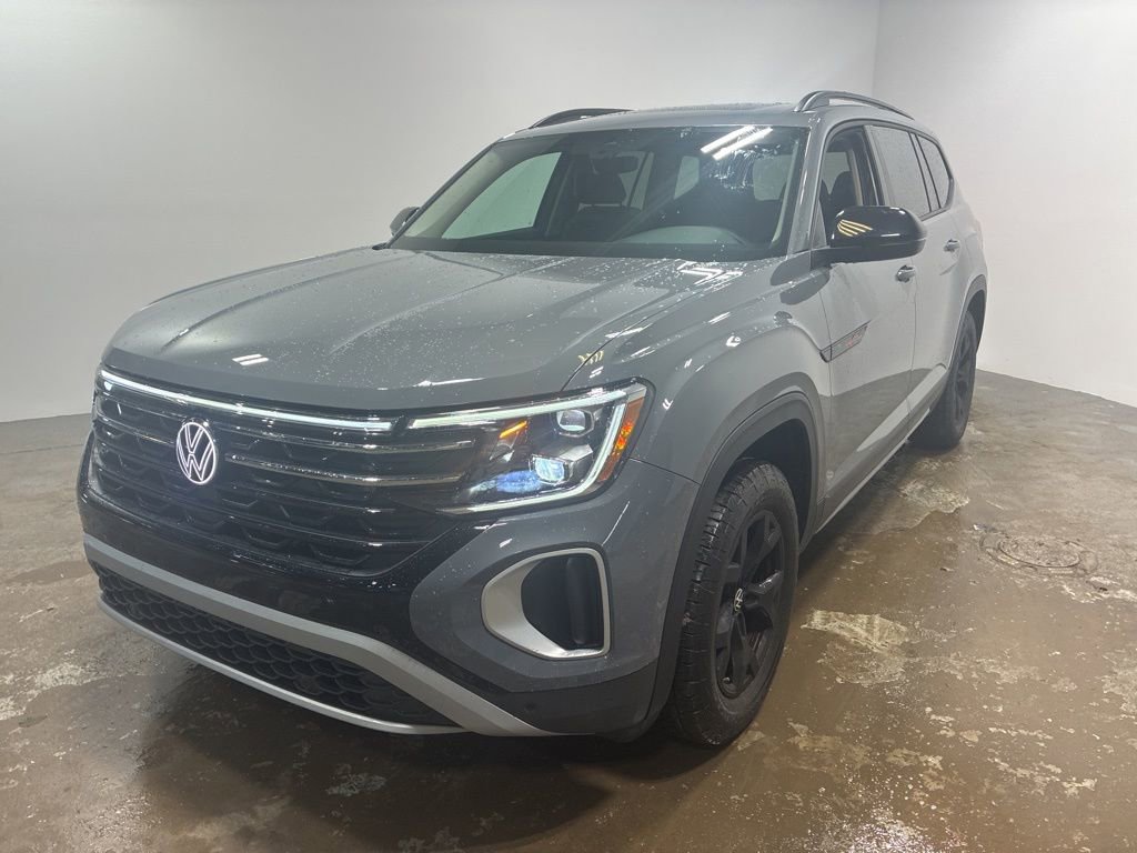 Used 2025 Volkswagen Atlas Peak Edition SE image 23