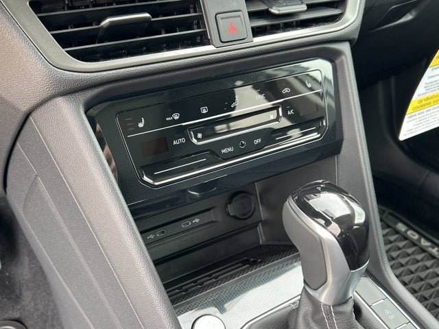 New 2025 Volkswagen Taos SE image 20