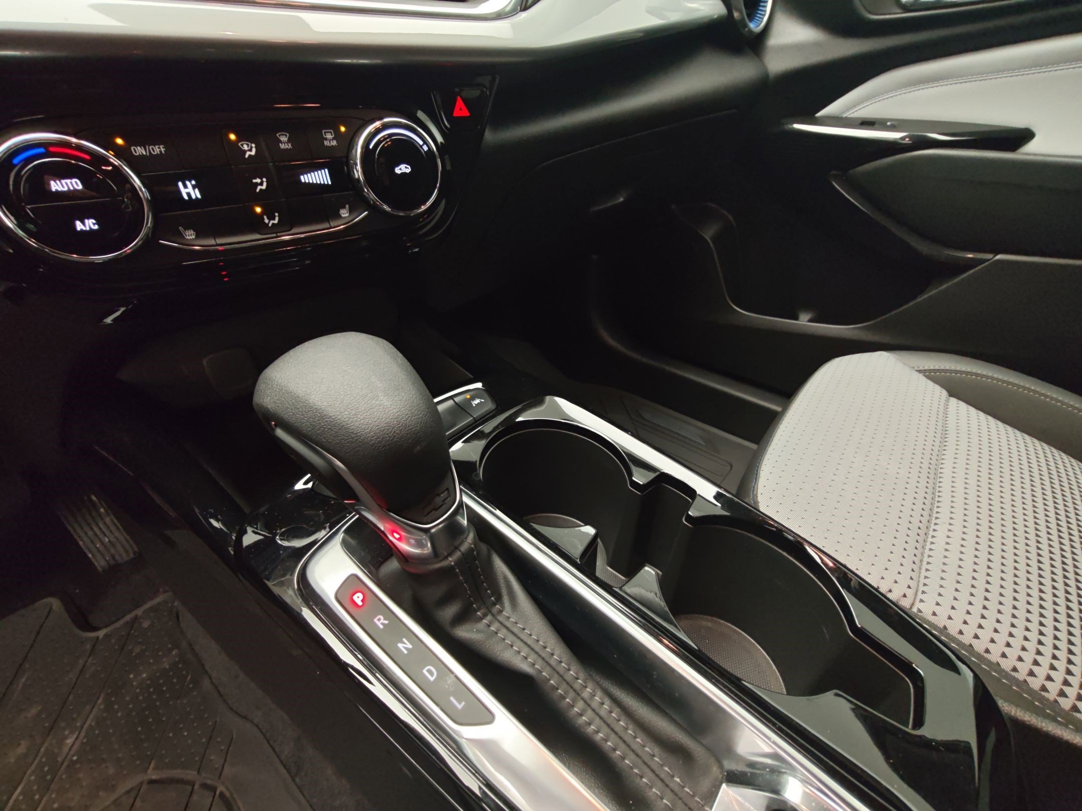 Certified 2024 Chevrolet Trax LT w/ Driver Confidence Package image 15