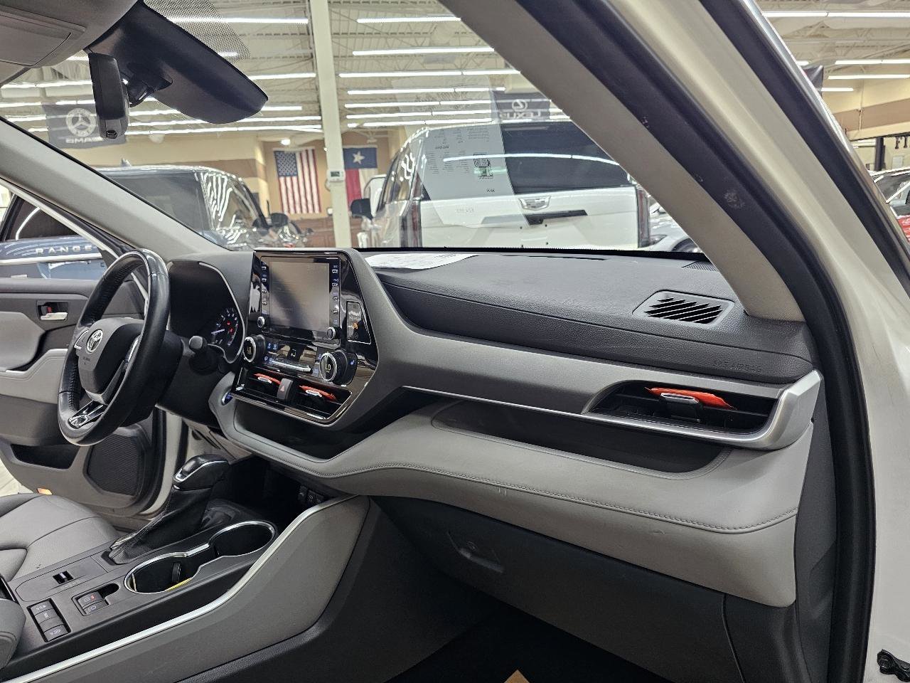 Used 2021 Toyota Highlander XLE image 21