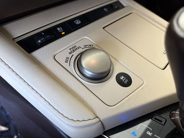 Used 2016 Lexus ES 350 w/ Luxury Package w/Wood Trim image 30