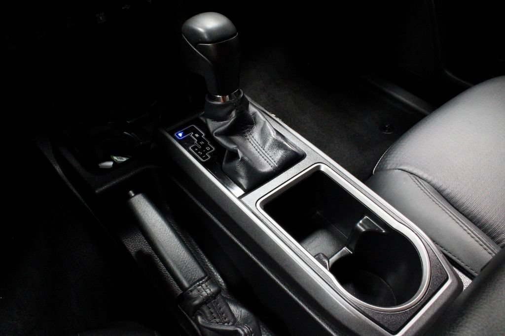 Used 2022 Toyota Tacoma TRD Sport w/ TRD Premium Sport Package AWD/4WD image 32