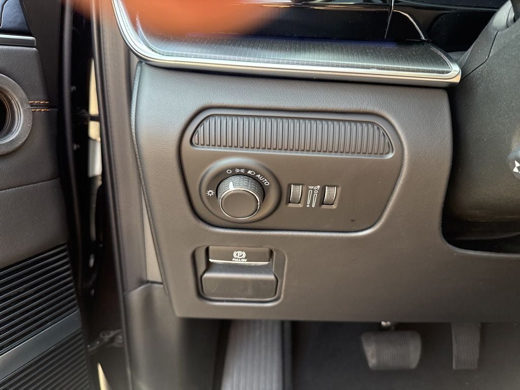 New 2026 Jeep Grand Wagoneer Summit AWD/4WD image 17