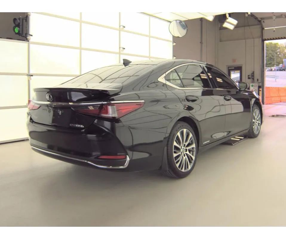 Used 2019 Lexus ES 300h w/ Premium Package FWD image 3