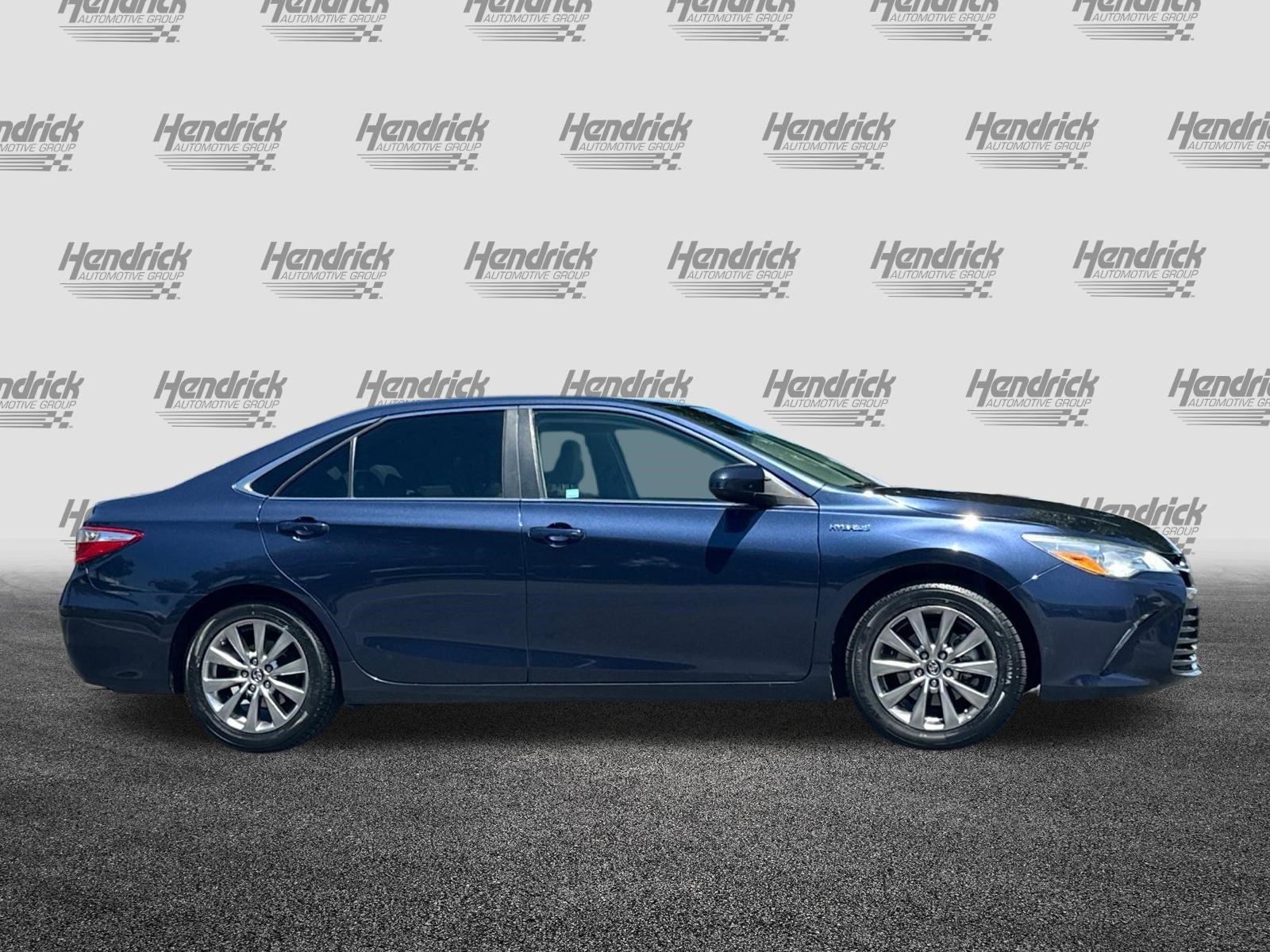 Used 2017 Toyota Camry XLE w/ Moonroof Package FWD image 3