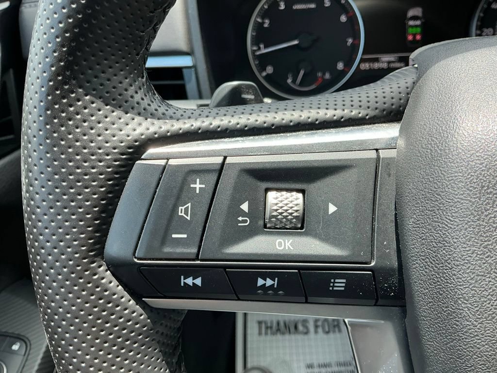 Used 2025 Mitsubishi Outlander AWD image 28