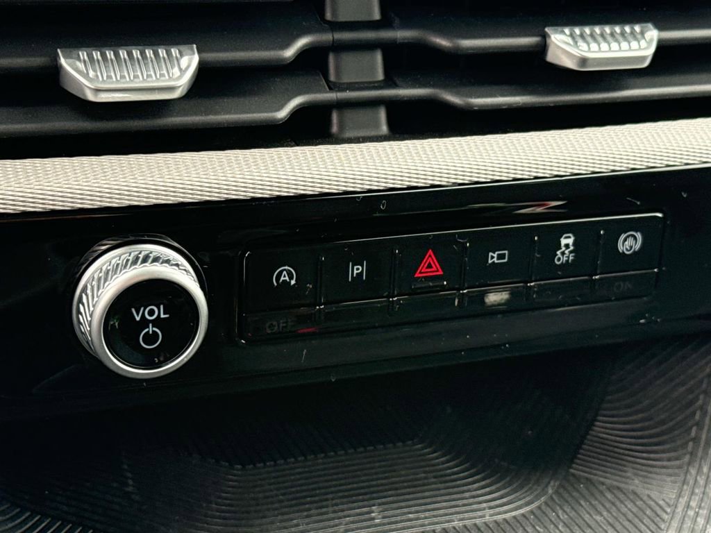 Used 2025 Ford Explorer Active image 28