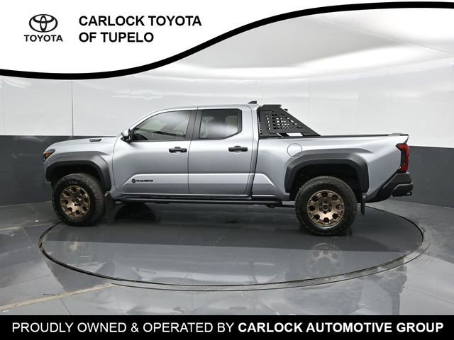 Used 2025 Toyota Tacoma Trailhunter image 9