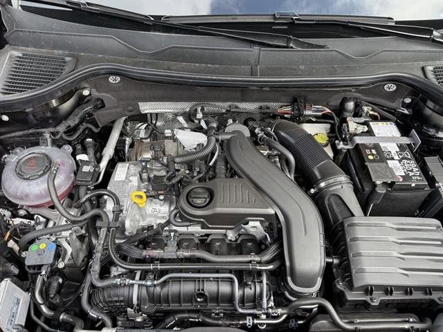 New 2025 Volkswagen Taos SE image 14