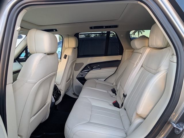 Used 2023 Land Rover Range Rover SE image 7