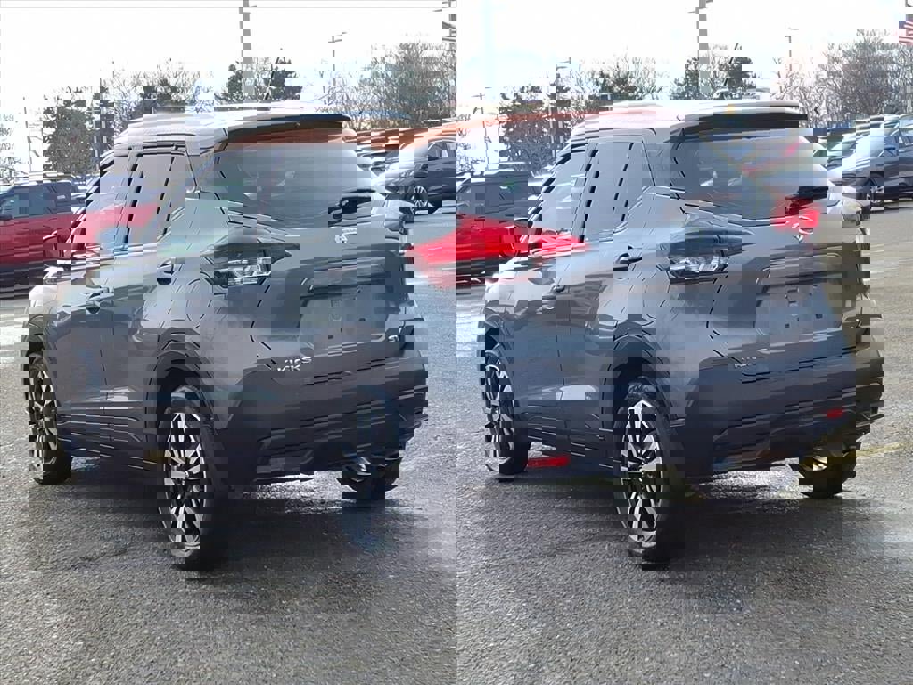 Used 2018 Nissan Kicks SV image 4