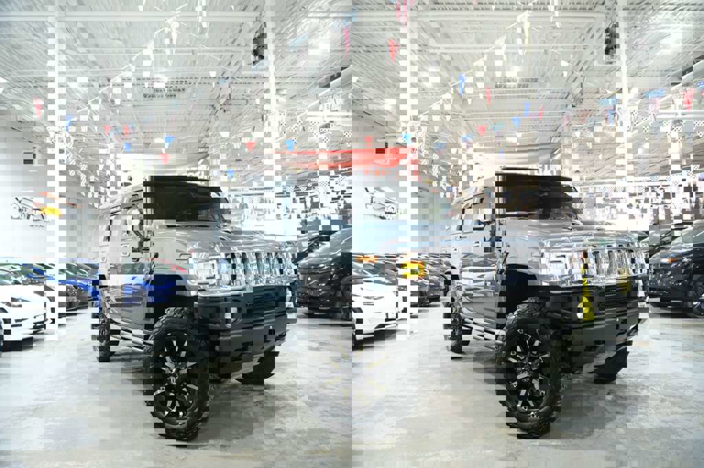 Used 2005 HUMMER H2 w/ Preferred Equipment Group image 2