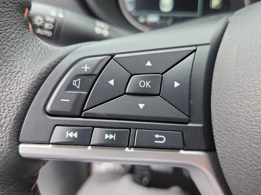 New 2025 Nissan Versa SR w/ Trunk Package image 24