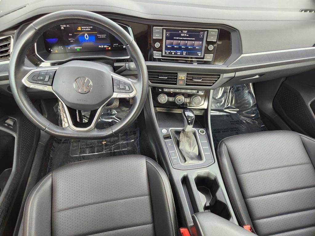 Used 2024 Volkswagen Jetta SE FWD image 3