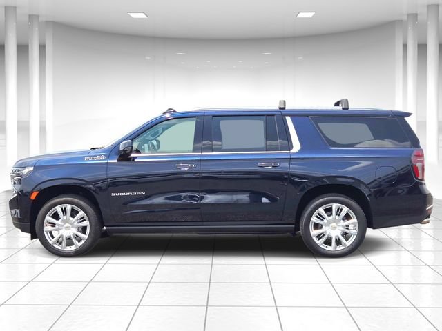 Used 2024 Chevrolet Suburban High Country w/ Advanced Technology Package AWD/4WD image 2