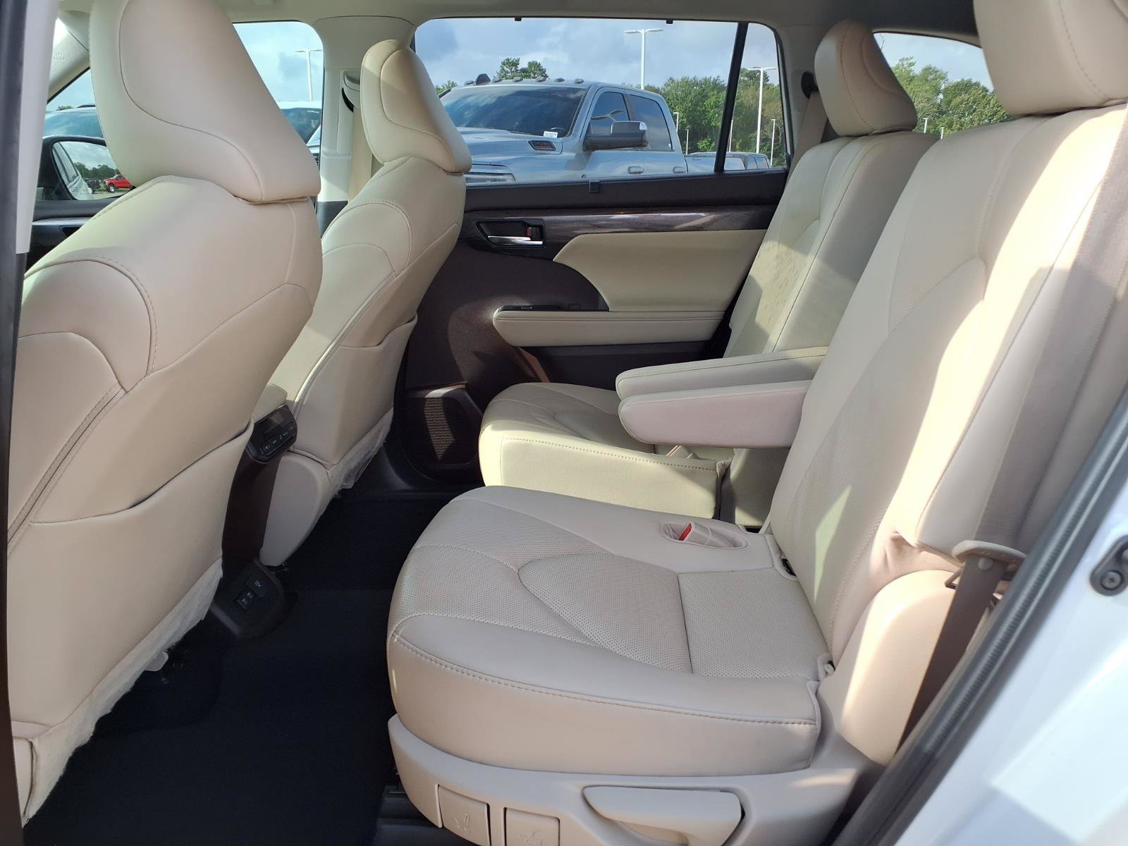 Certified 2021 Toyota Highlander Limited FWD image 19