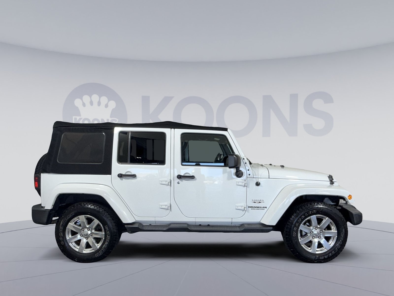 Used 2016 Jeep Wrangler Unlimited Sahara w/ Dual Top Group AWD/4WD image 8