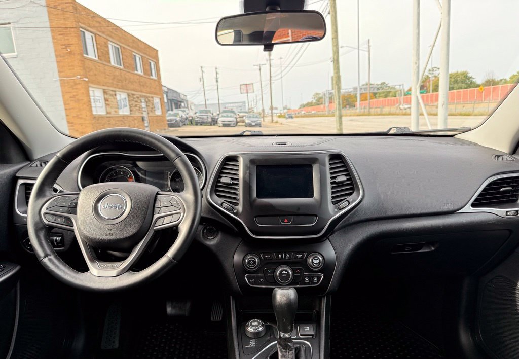 Used 2019 Jeep Cherokee Latitude w/ Cold Weather Group AWD/4WD image 23