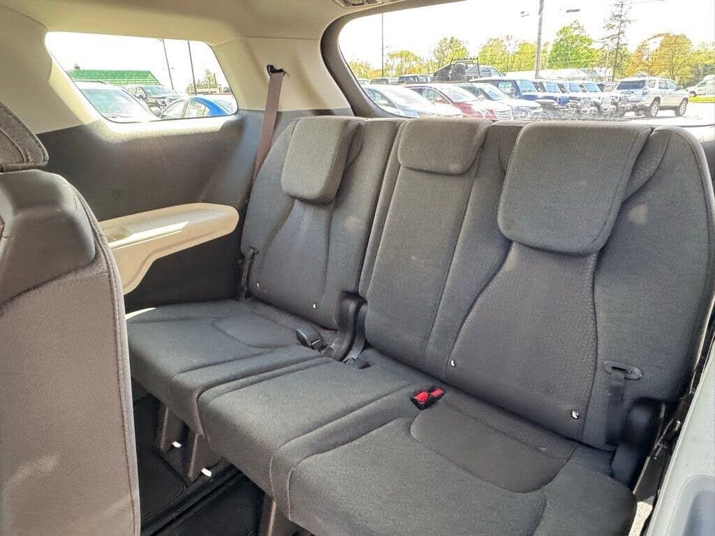 Used 2022 Kia Carnival LX FWD image 28