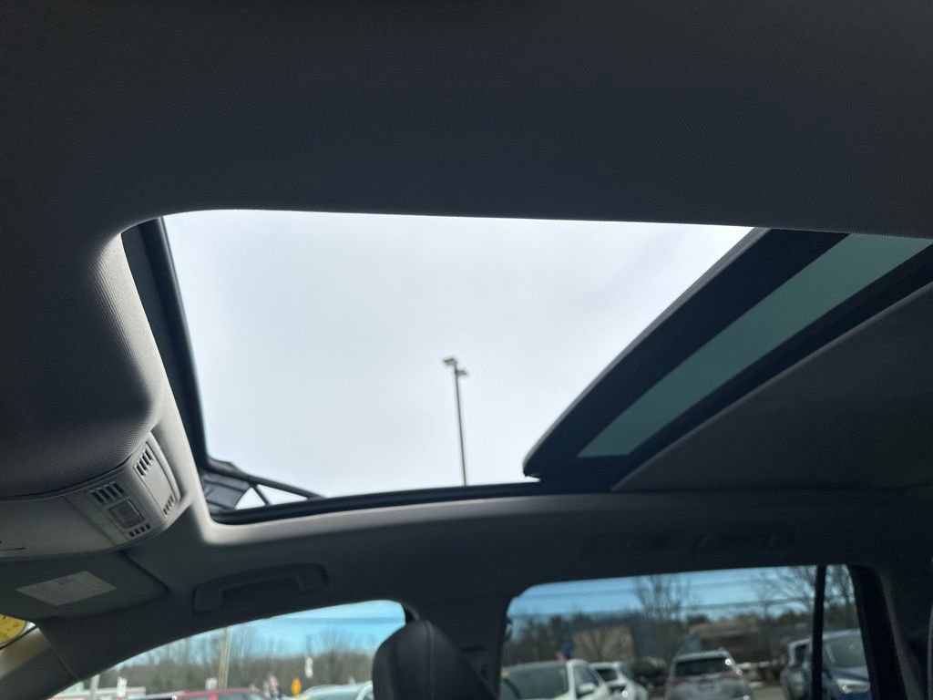 Used 2020 Volkswagen Tiguan SEL AWD/4WD image 29