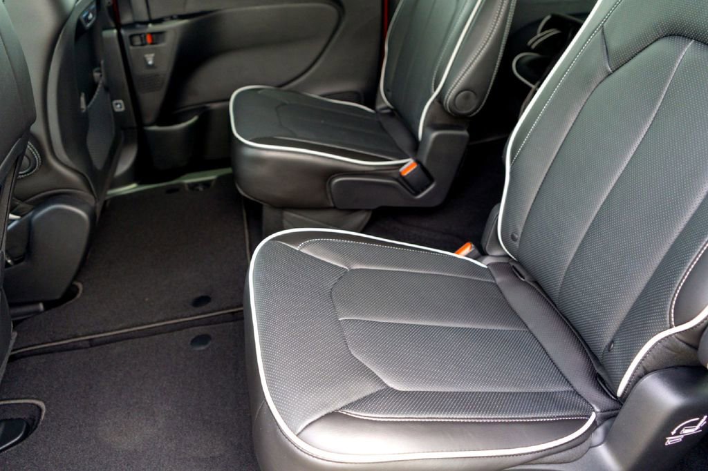 New 2026 Chrysler Pacifica Limited FWD image 24
