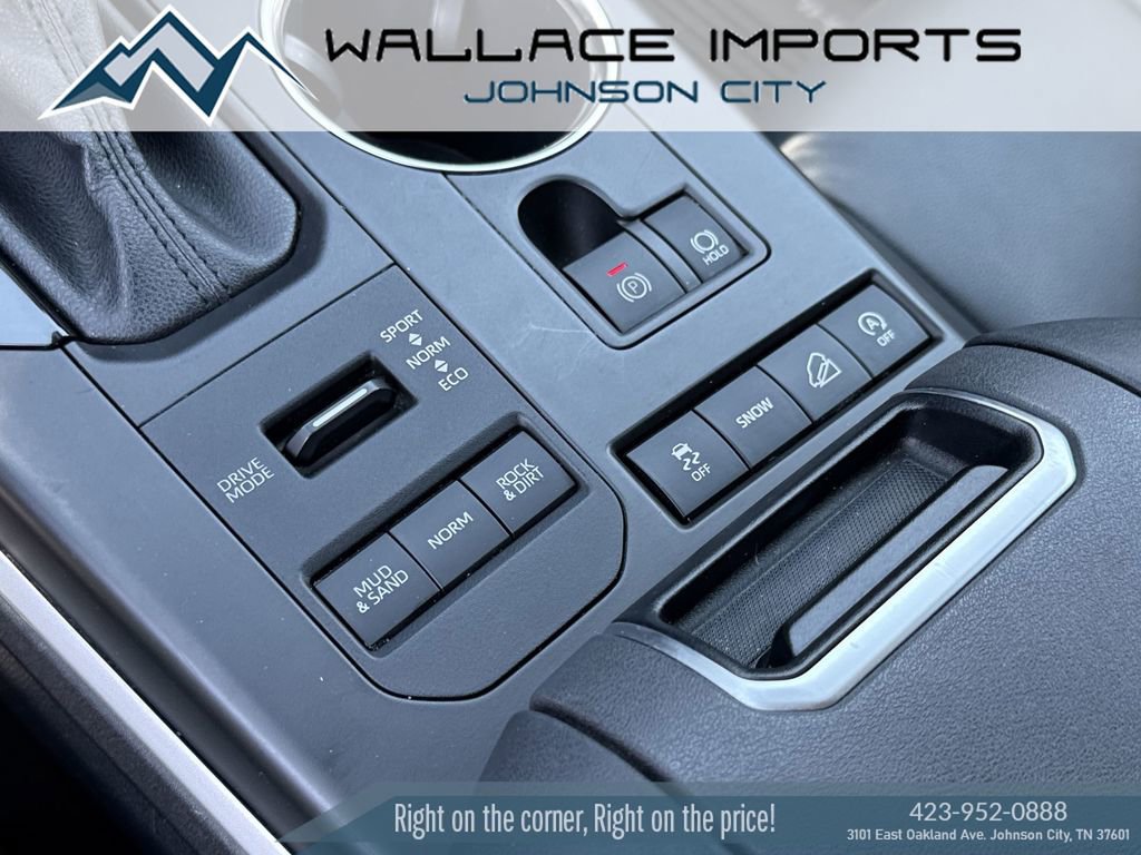 Used 2021 Toyota Highlander XLE AWD/4WD image 28