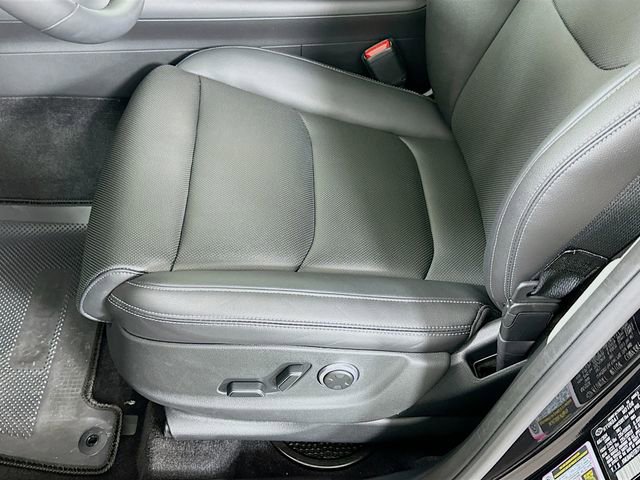 Certified 2025 Genesis GV70 2.5T Select w/ Select Package image 20