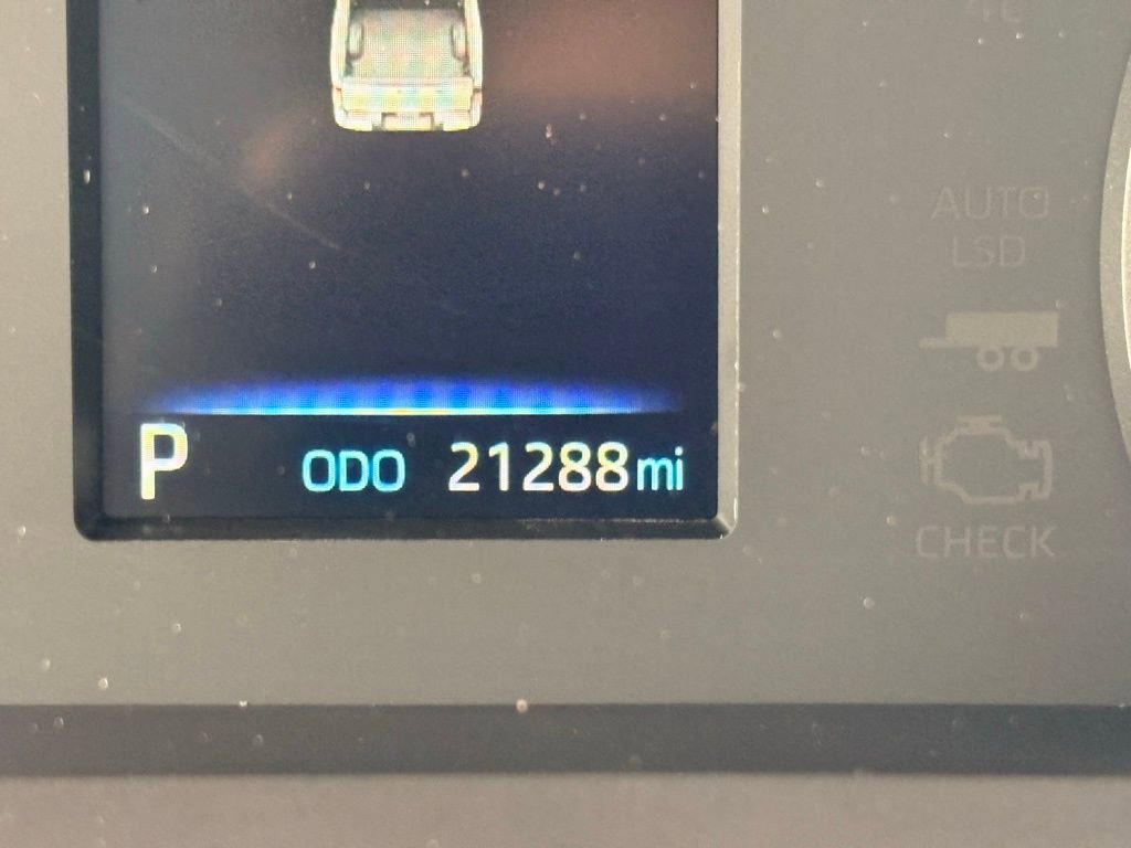 Used 2022 Toyota Tundra Limited w/ Power Package image 17