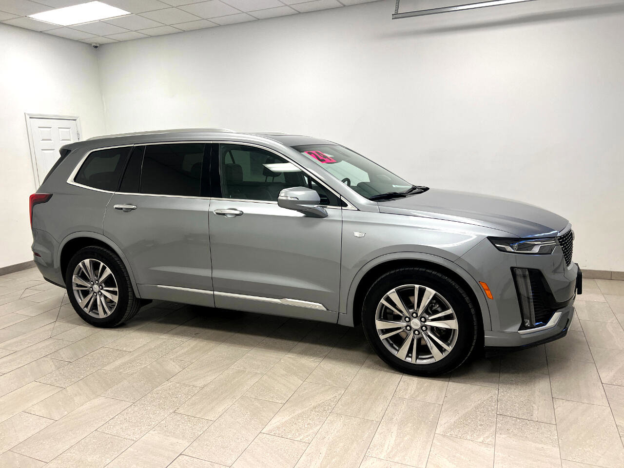 Used 2024 Cadillac XT6 Premium Luxury image 2