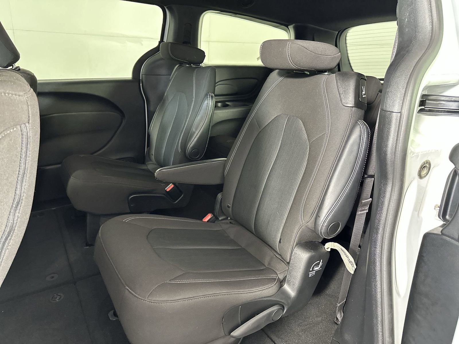 Used 2023 Chrysler Pacifica Touring image 23