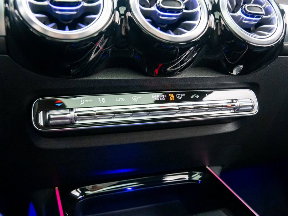 Used 2023 Mercedes-Benz GLB 250 4MATIC image 29