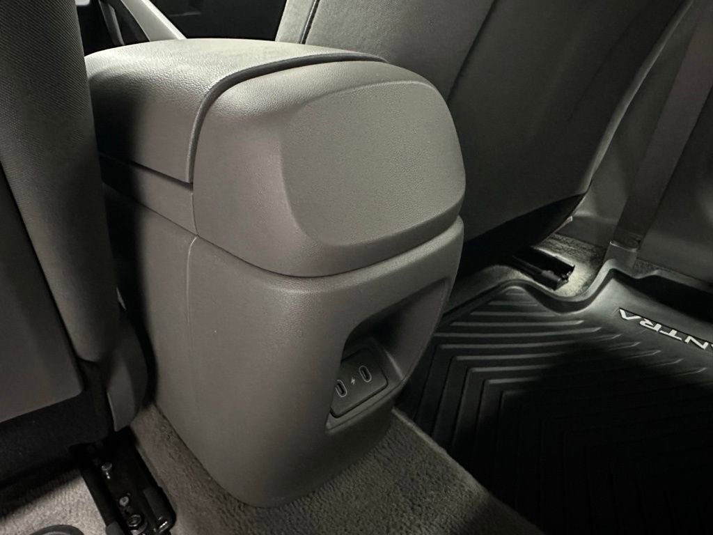 Used 2025 Hyundai Elantra SE FWD image 44