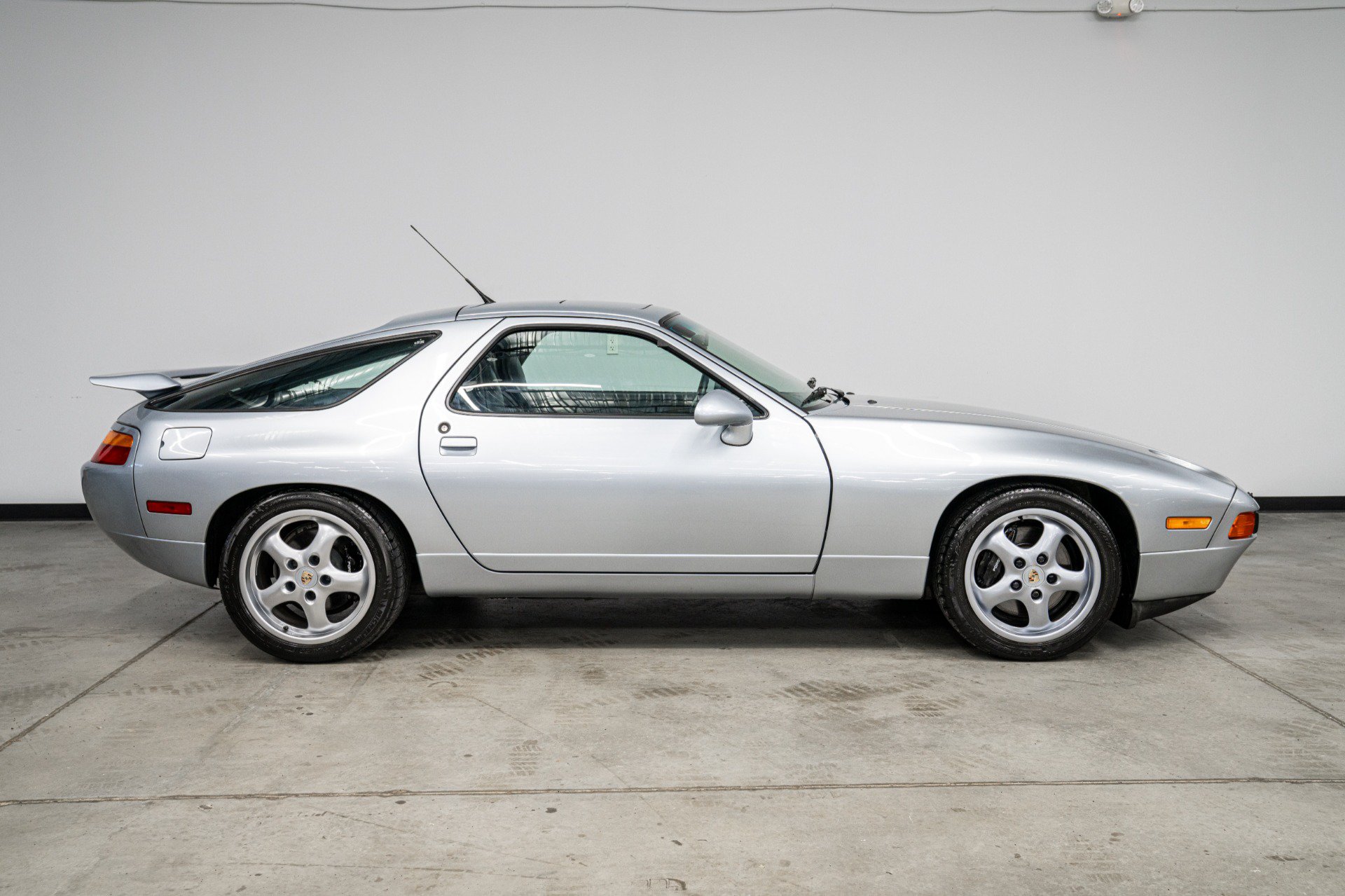 Used 1994 Porsche 928 GTS RWD image 44