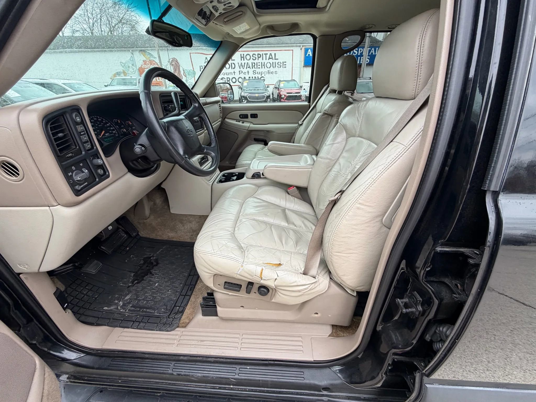 Used 2002 Chevrolet Tahoe LT image 18
