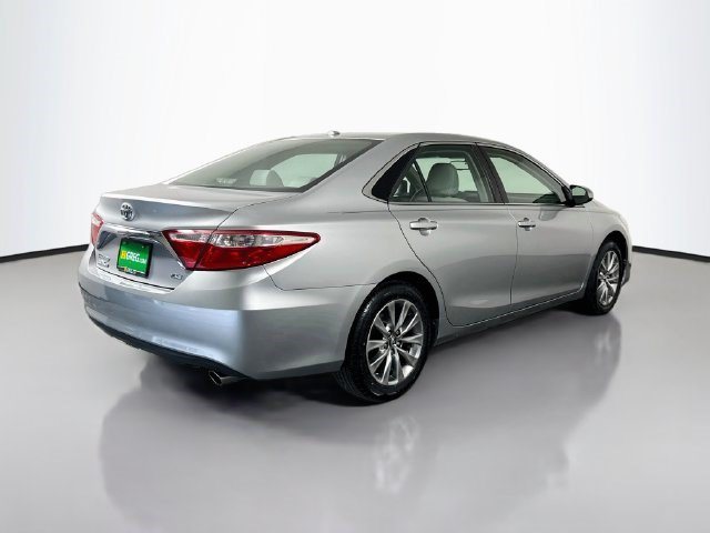 Used 2017 Toyota Camry XLE w/ Moonroof Package FWD image 10