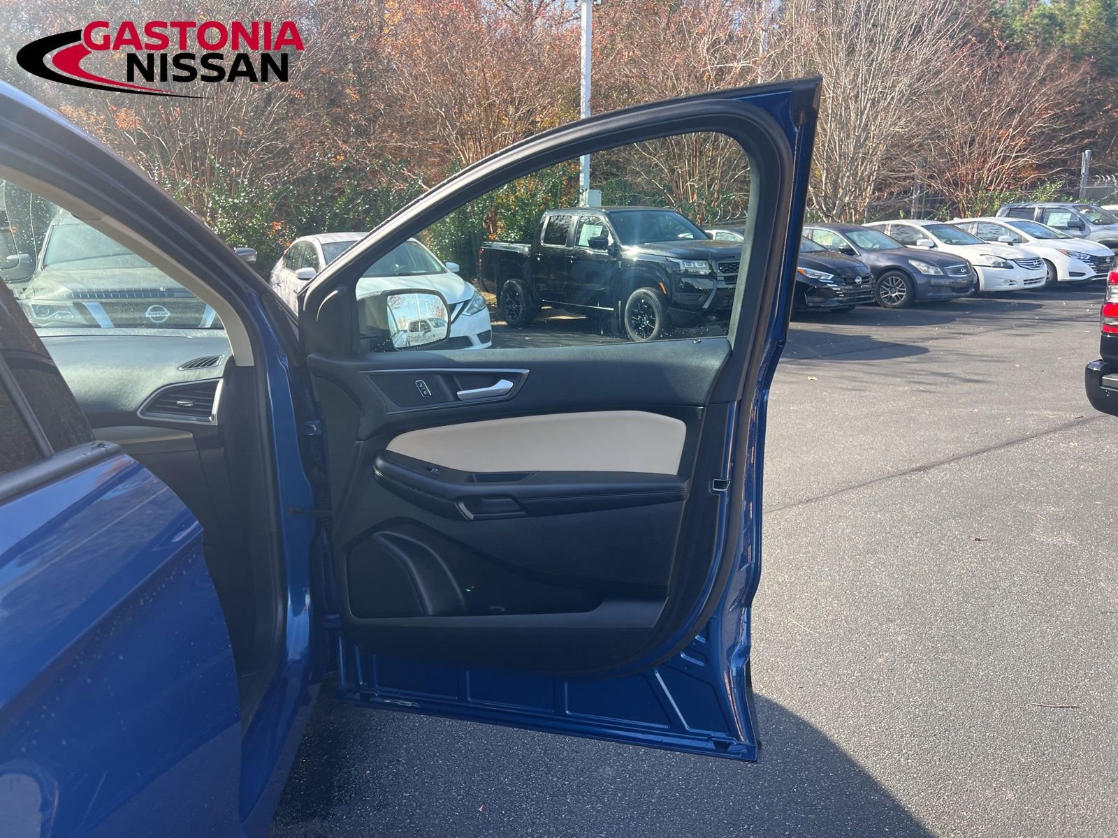 Used 2022 Ford Edge SE image 25