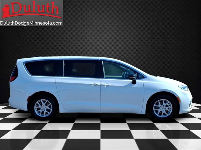 Used 2024 Chrysler Pacifica Touring-L FWD image 6