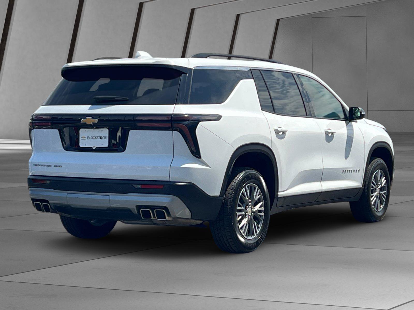 Used 2025 Chevrolet Traverse LT AWD/4WD image 4