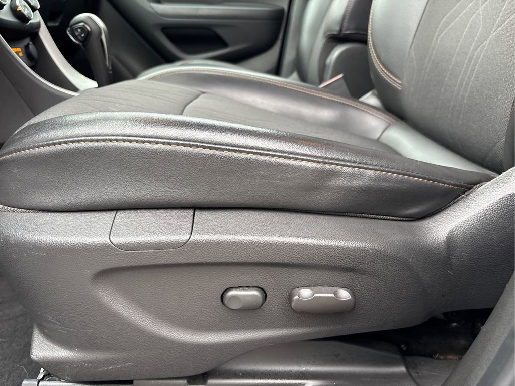 Used 2019 Chevrolet Trax LT w/ LT Convenience Package image 35