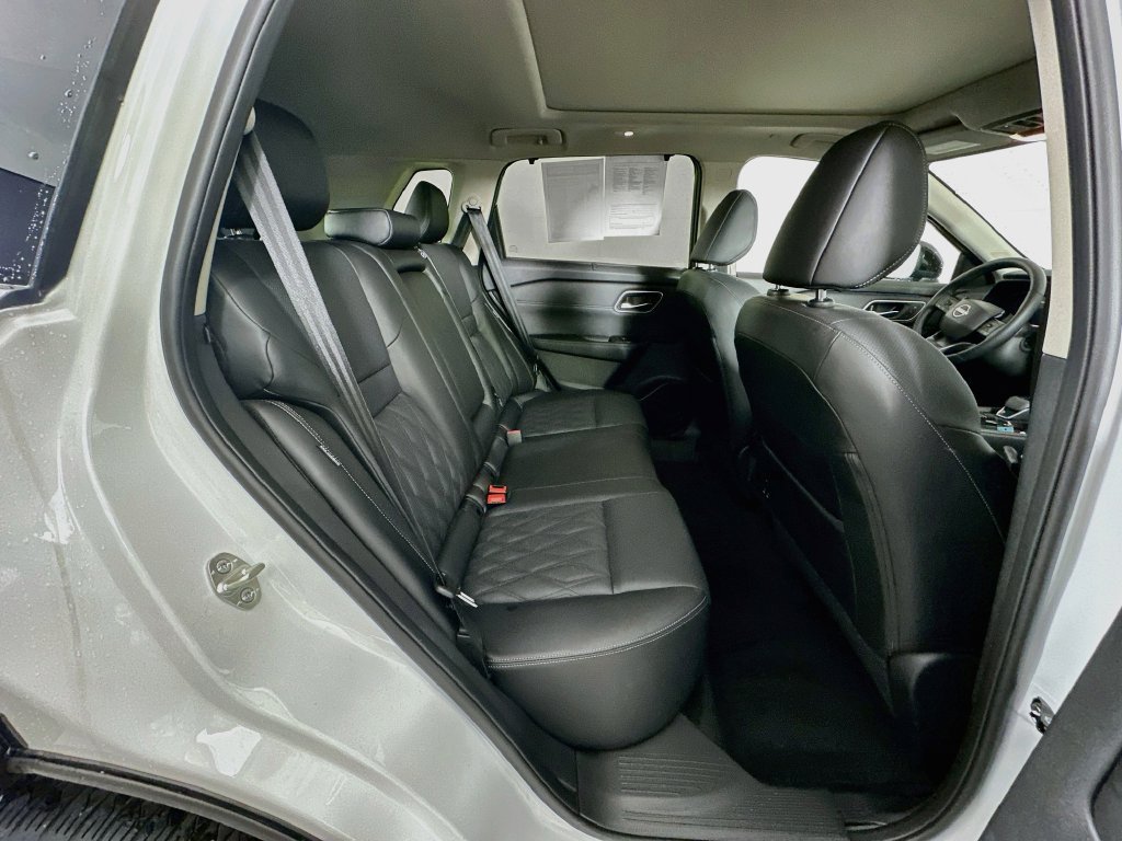 Certified 2026 Nissan Rogue Platinum w/ Platinum Premium Package AWD/4WD image 37