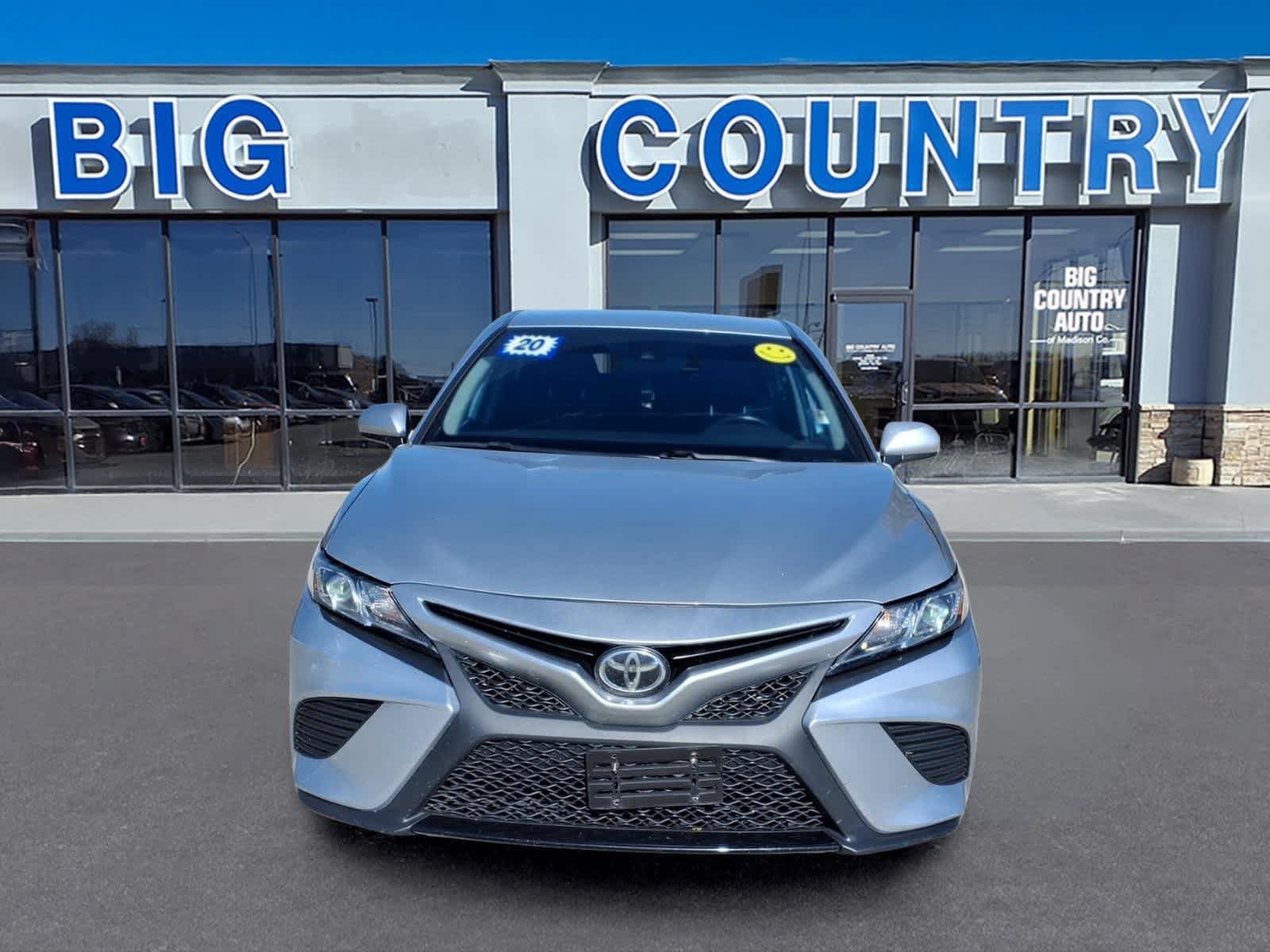 Used 2020 Toyota Camry SE FWD image 2