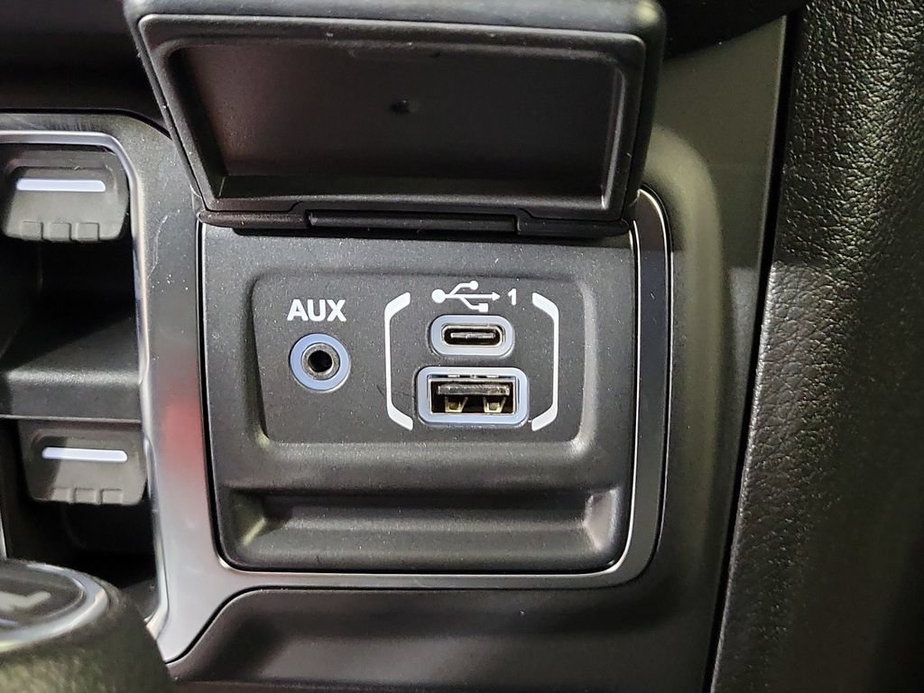 New 2026 Jeep Wrangler Unlimited Sahara w/ Technology Group AWD/4WD image 22