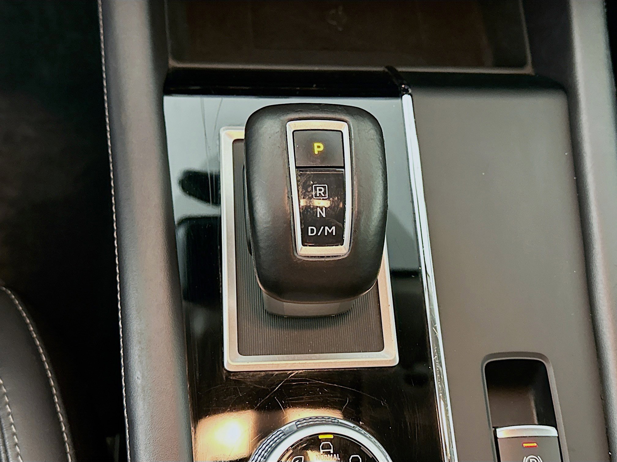 Used 2024 Mitsubishi Outlander SE image 25